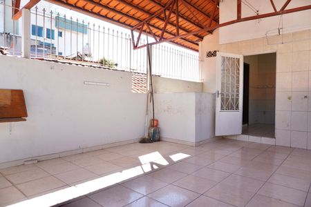 Casa à venda com 250m², 6 quartos e 5 vagasÁrea de Serviço (Apartamento)