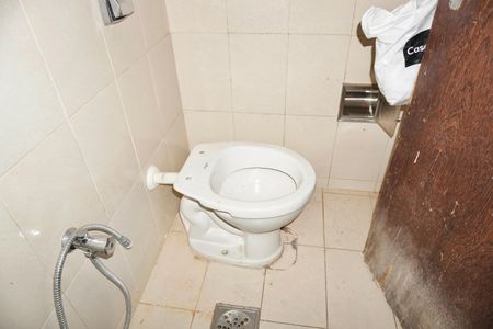 Casa à venda com 250m², 6 quartos e 5 vagasSuíte - Banheiro (Barracão)