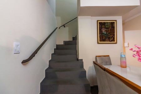 Casa à venda com 206m², 4 quartos e 2 vagasEscada