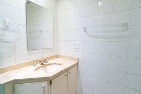 Banheiro Social de apartamento para alugar com 3 quartos, 73m² em Chácara Inglesa, São Paulo
