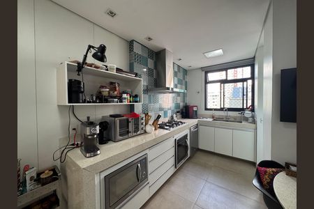 Apartamento à venda com 4 quartos, 197m² em Funcionários, Belo Horizonte