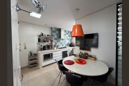 Apartamento à venda com 197m², 4 quartos e 4 vagas