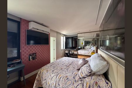 Apartamento à venda com 197m², 4 quartos e 4 vagas