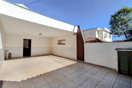Casa à venda com 197m², 4 quartos e 4 vagasGaragem