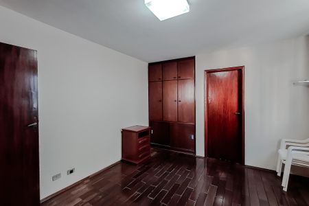 Casa à venda com 197m², 4 quartos e 4 vagasQuarto 2 - Suíte