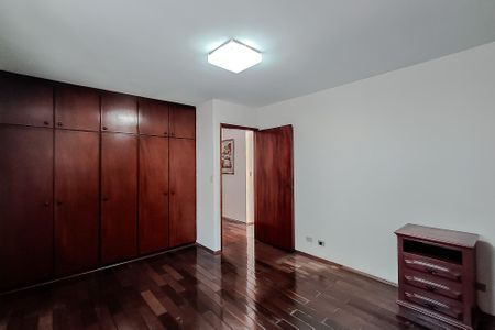 Casa à venda com 197m², 4 quartos e 4 vagasQuarto 2 - Suíte
