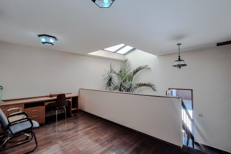 Casa à venda com 197m², 4 quartos e 4 vagasEscritório