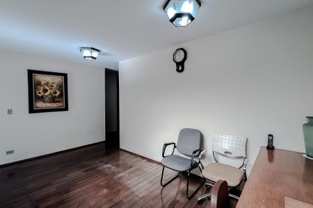 Casa à venda com 197m², 4 quartos e 4 vagasEscritório