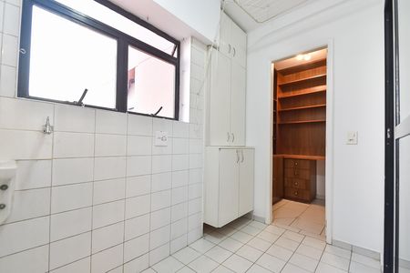 Apartamento à venda com 95m², 3 quartos e 2 vagas Apartamento à venda com 95m², 3 quartos e 2 vagasÁrea de serviço