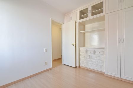 Apartamento à venda com 95m², 3 quartos e 2 vagas Apartamento à venda com 95m², 3 quartos e 2 vagasQuarto 2