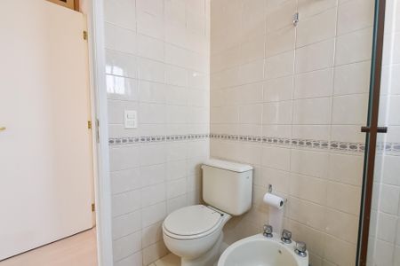 Apartamento à venda com 95m², 3 quartos e 2 vagas Apartamento à venda com 95m², 3 quartos e 2 vagasBanheiro da suíte