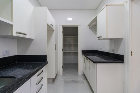 Casa de condomínio à venda com 450m², 4 quartos e 4 vagasÁrea de Serviço