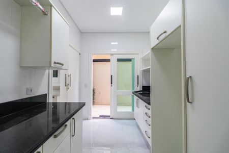 Casa de condomínio à venda com 450m², 4 quartos e 4 vagasÁrea de Serviço