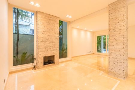 Casa de condomínio à venda com 450m², 4 quartos e 4 vagasSala