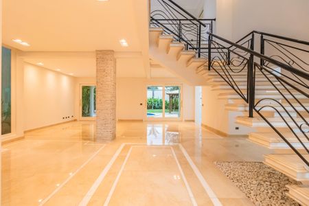 Casa de condomínio à venda com 450m², 4 quartos e 4 vagasSala