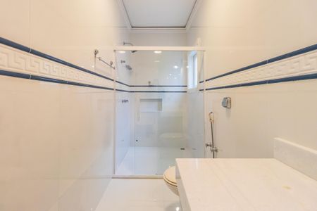 Casa de condomínio à venda com 450m², 4 quartos e 4 vagasBanheiro da Suíte 1