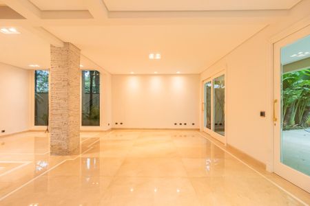 Casa de condomínio à venda com 450m², 4 quartos e 4 vagasSala