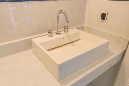 Casa de condomínio à venda com 450m², 4 quartos e 4 vagasBanheiro da Suíte 1