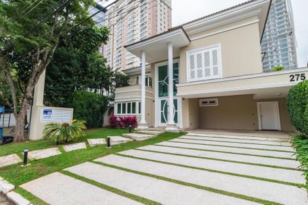 Casa de condomínio à venda com 450m², 4 quartos e 4 vagasFachada