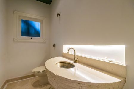 Casa de condomínio à venda com 450m², 4 quartos e 4 vagasLavabo