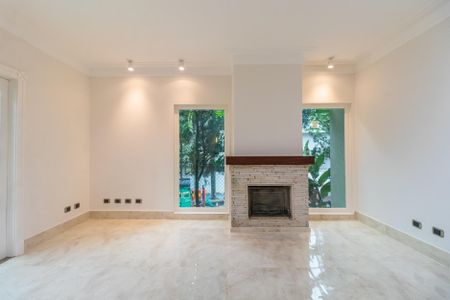 Casa de condomínio à venda com 450m², 4 quartos e 4 vagasSala Privativa