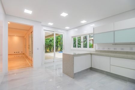 Casa de condomínio à venda com 450m², 4 quartos e 4 vagasCozinha