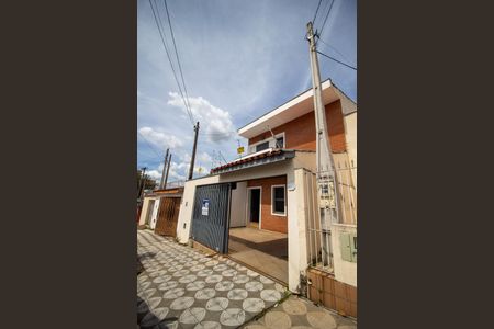 Casa para alugar com 250m², 3 quartos e 2 vagasFachada