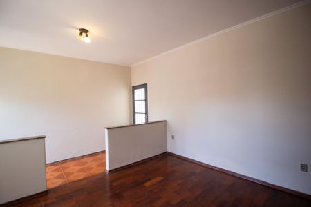 Casa para alugar com 250m², 3 quartos e 2 vagasSala