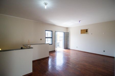 Casa para alugar com 250m², 3 quartos e 2 vagasSala de TV