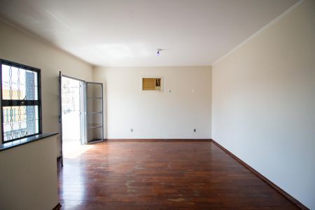 Casa para alugar com 250m², 3 quartos e 2 vagasSala de TV