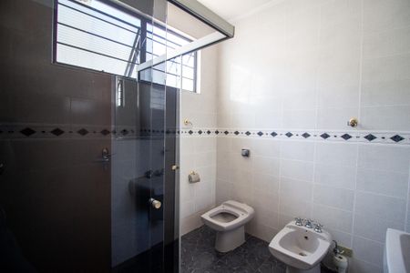 Casa para alugar com 250m², 3 quartos e 2 vagasBanheiro da Suíte