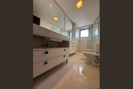 Apartamento à venda com 257m², 4 quartos e 3 vagasBanheiro