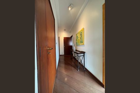 Apartamento à venda com 257m², 4 quartos e 3 vagasCorredor