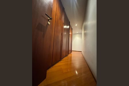 Apartamento à venda com 257m², 4 quartos e 3 vagasQuarto