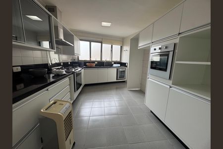 Apartamento à venda com 257m², 4 quartos e 3 vagasCozinha