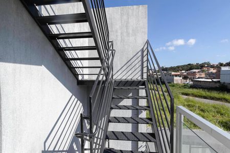 Casa à venda com 120m², 2 quartos e 2 vagasEscada