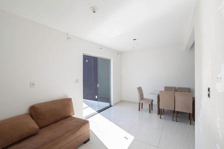 Casa à venda com 120m², 2 quartos e 2 vagasSala