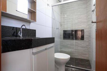 Casa à venda com 120m², 2 quartos e 2 vagasBanheiro da suíte 