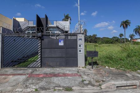 Casa à venda com 120m², 2 quartos e 2 vagasFachada