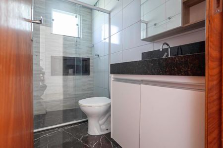 Casa à venda com 120m², 2 quartos e 2 vagasBanheiro social 