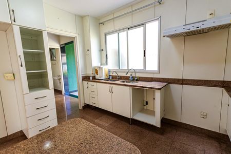 Apartamento à venda com 185m², 3 quartos e 3 vagasCozinha