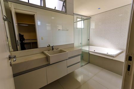 Apartamento à venda com 185m², 3 quartos e 3 vagasBanheiro da Suíte