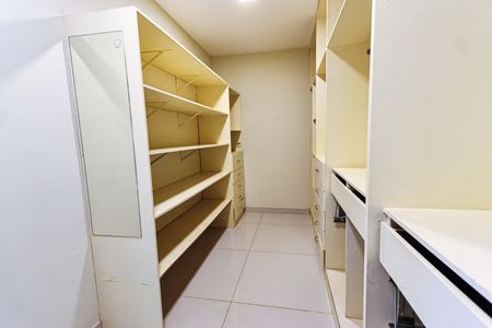 Apartamento à venda com 185m², 3 quartos e 3 vagasCloset da suíte