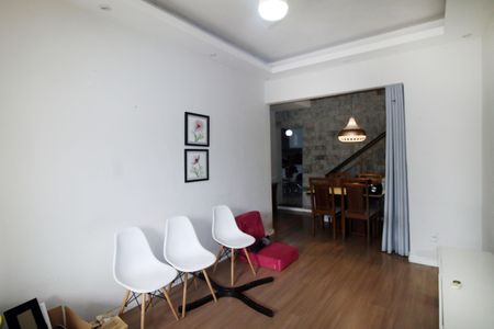 Sala de casa para alugar com 4 quartos, 160m² em Vista Alegre, Rio de Janeiro