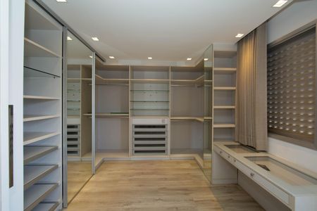 Apartamento à venda com 366m², 3 quartos e 3 vagasCLOSET QUARTO3