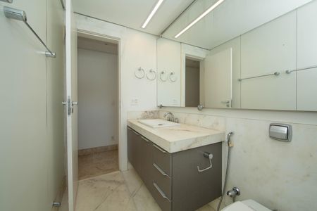 Apartamento à venda com 366m², 3 quartos e 3 vagasBANHEIRO2