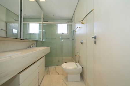 Apartamento à venda com 366m², 3 quartos e 3 vagasBANHEIRO3
