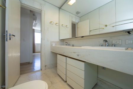 Apartamento à venda com 366m², 3 quartos e 3 vagasBANHEIRO3