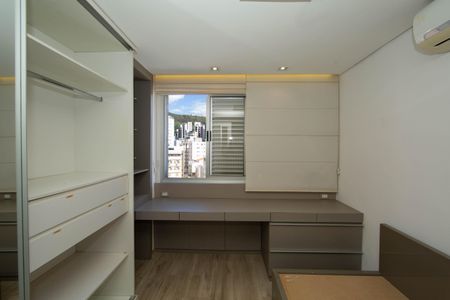 Apartamento à venda com 366m², 3 quartos e 3 vagasQUARTO2