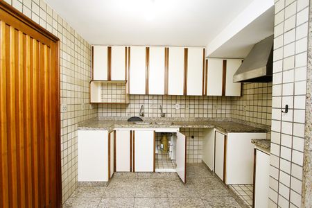 Apartamento para alugar com 200m², 3 quartos e 2 vagasCozinha